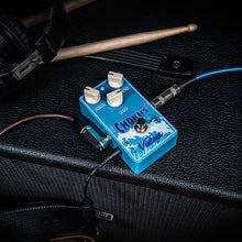 Load image into Gallery viewer, Vintage Chorus Effects Pedal
