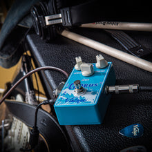 Load image into Gallery viewer, Vintage Chorus Effects Pedal