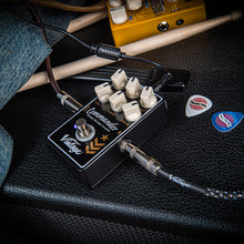 Load image into Gallery viewer, Vintage Commander Effects Pedal